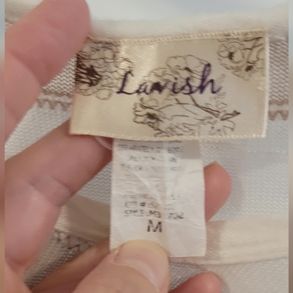 Lavish ladies top - Picture 2 of 3